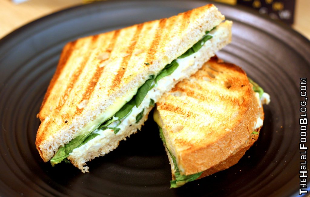 Chicken Mayo White Cheddar & Spinach on Light Rye Bread ($5.50)