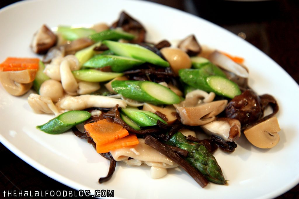 Stir Fried Asparagus with Mixed Mushrooms (RM20++ for small / RM38++ for large)