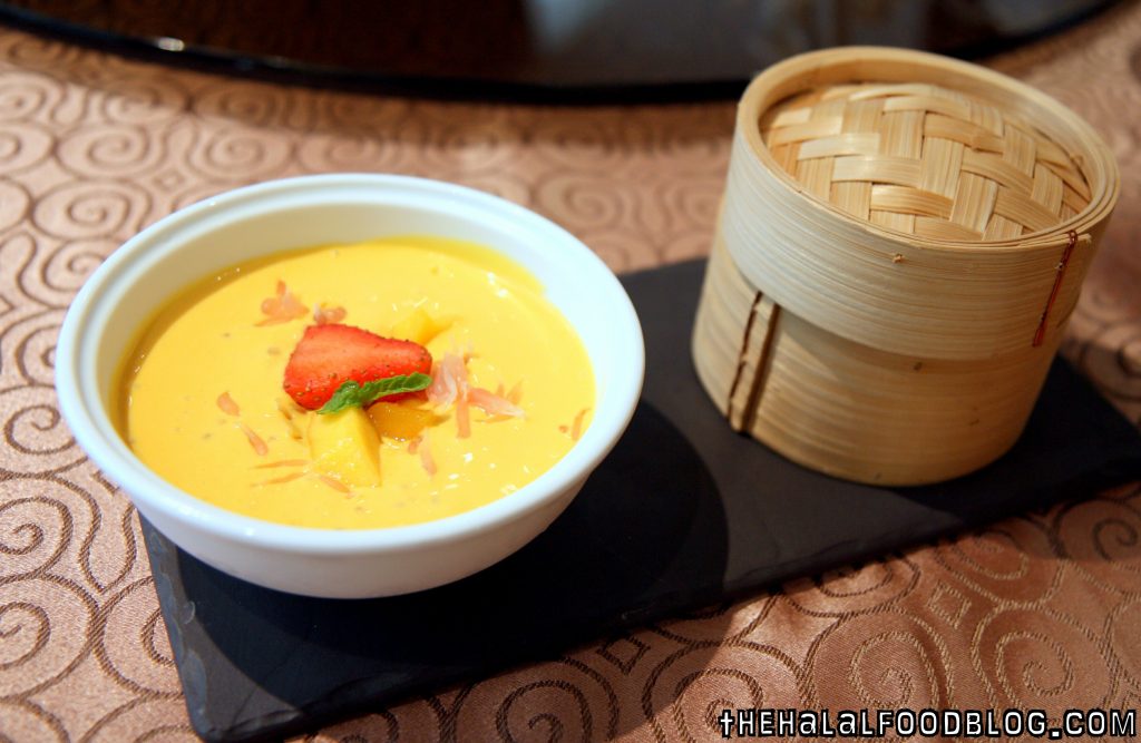 Chilled Mango Puree & Pomelo served with Golden Custard Bun (RM23++)