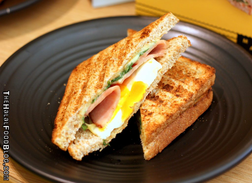 Chicken Ham White Cheddar Egg & Wild Rocket Sandwich ($5.90)