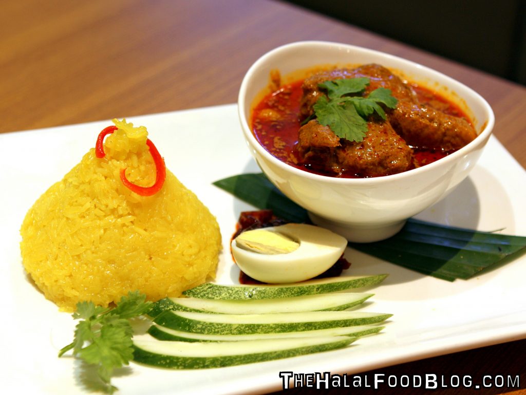Nasi Kunyit with Curry Chicken (RM15.90)